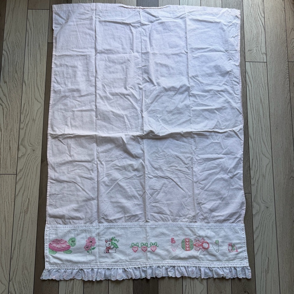 Handmade Vintage Baby Blanket – Embroidered Animals & Ruffle Trim